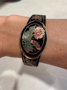 VTG Cloisonné Cuff Bracelet Black Enamel Goldtone Hinged Butterfly Flowers